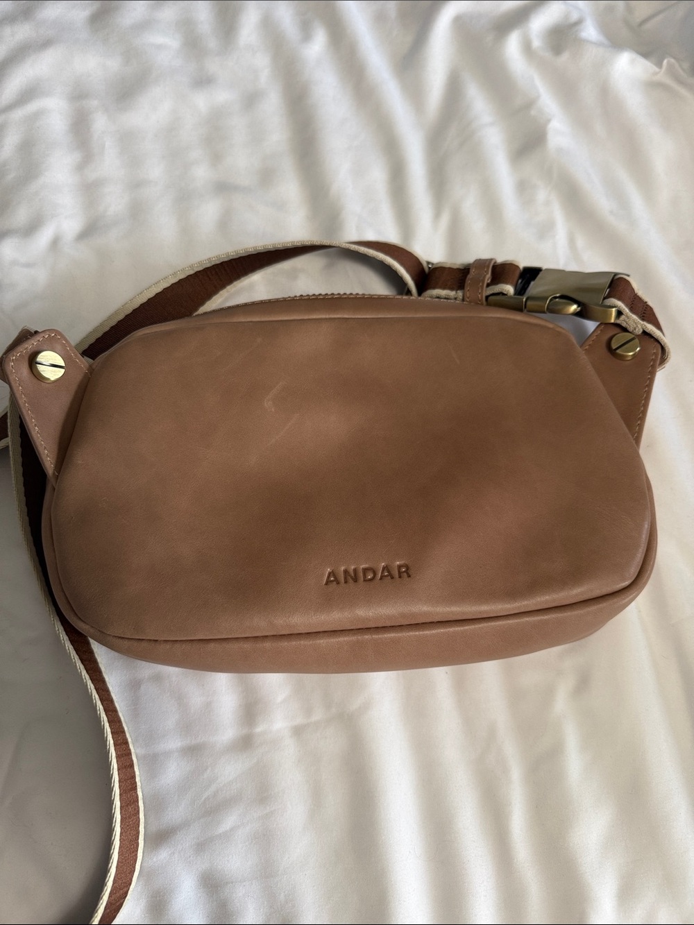 Women Crossbody Bag in Beige and Tan - Woven CAn - Picture 3 of 5
